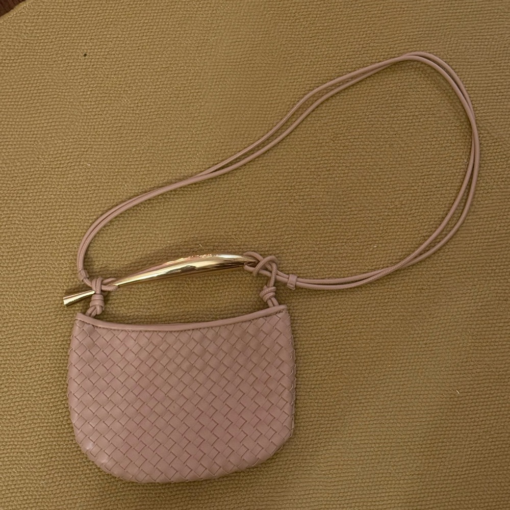 Elegant Woven Pink Shoulder Bag
